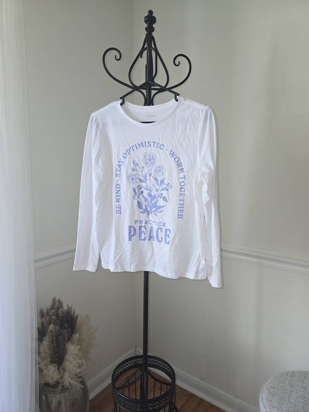 Old Navy White Long-Sleeve Graphic Tee with Lavender Print - Picture 3 of 7